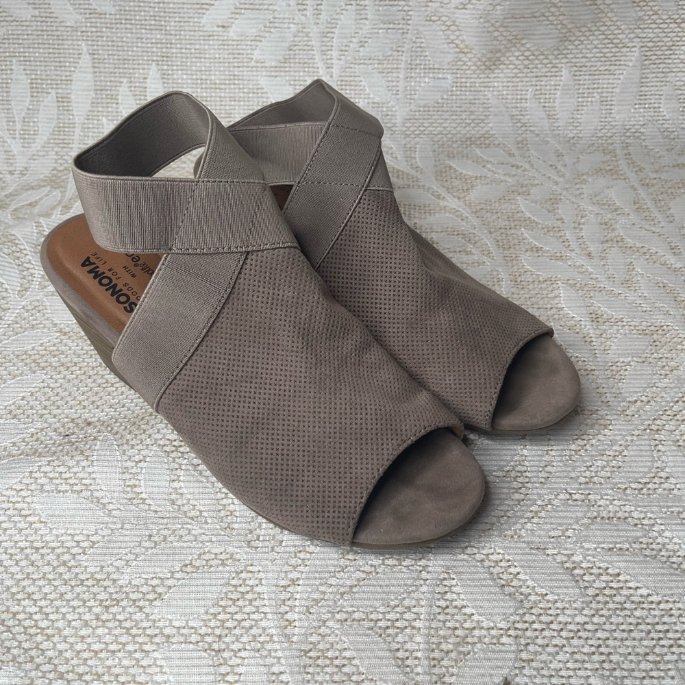 Sonoma Women's Taupe Block Heel Sandals size US 7.5 medium